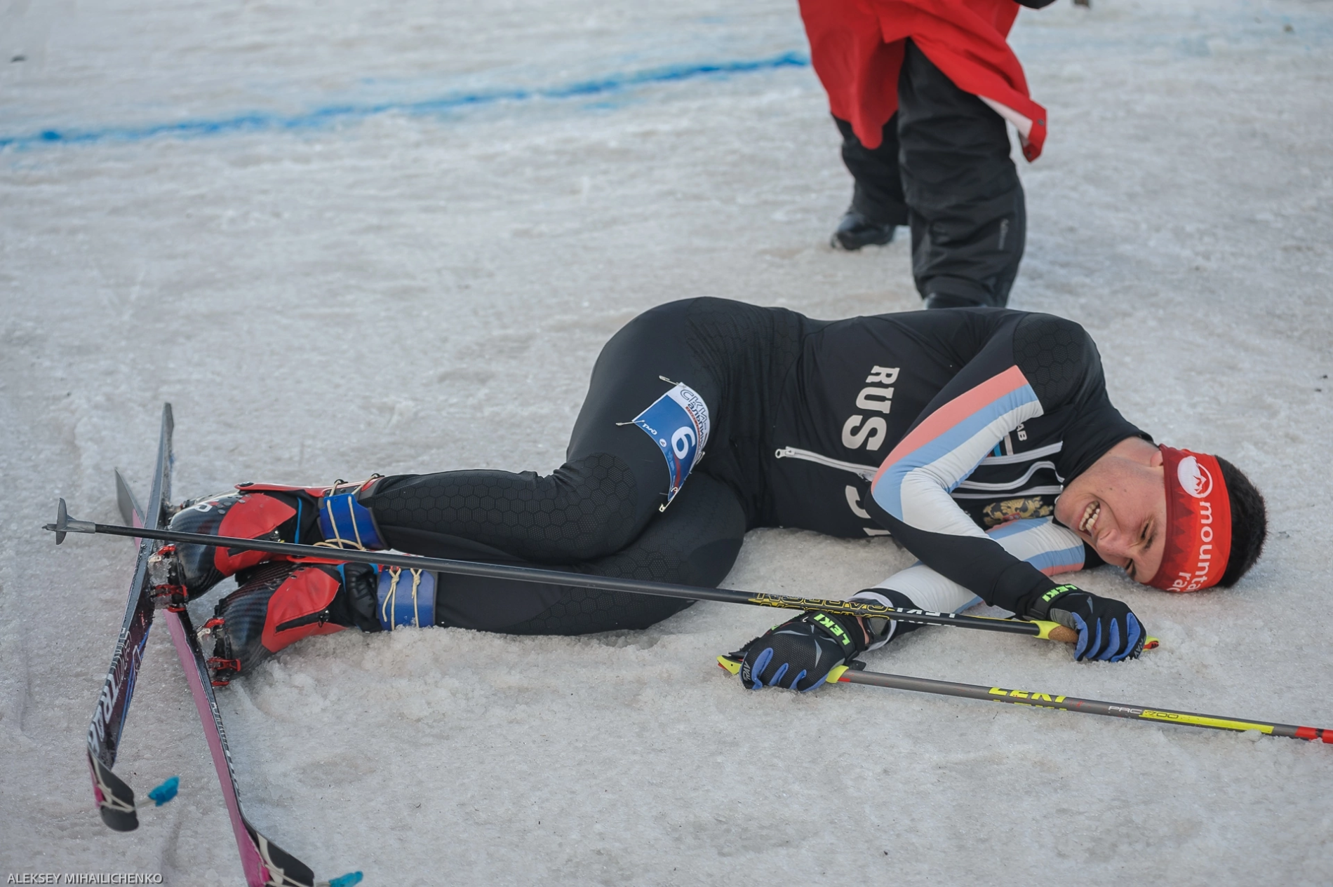 Фото: Просто красивое фото, описывающее дух ски-альпинизма. Фото с рекордной вертикальной гонки Кубка России-2023. 