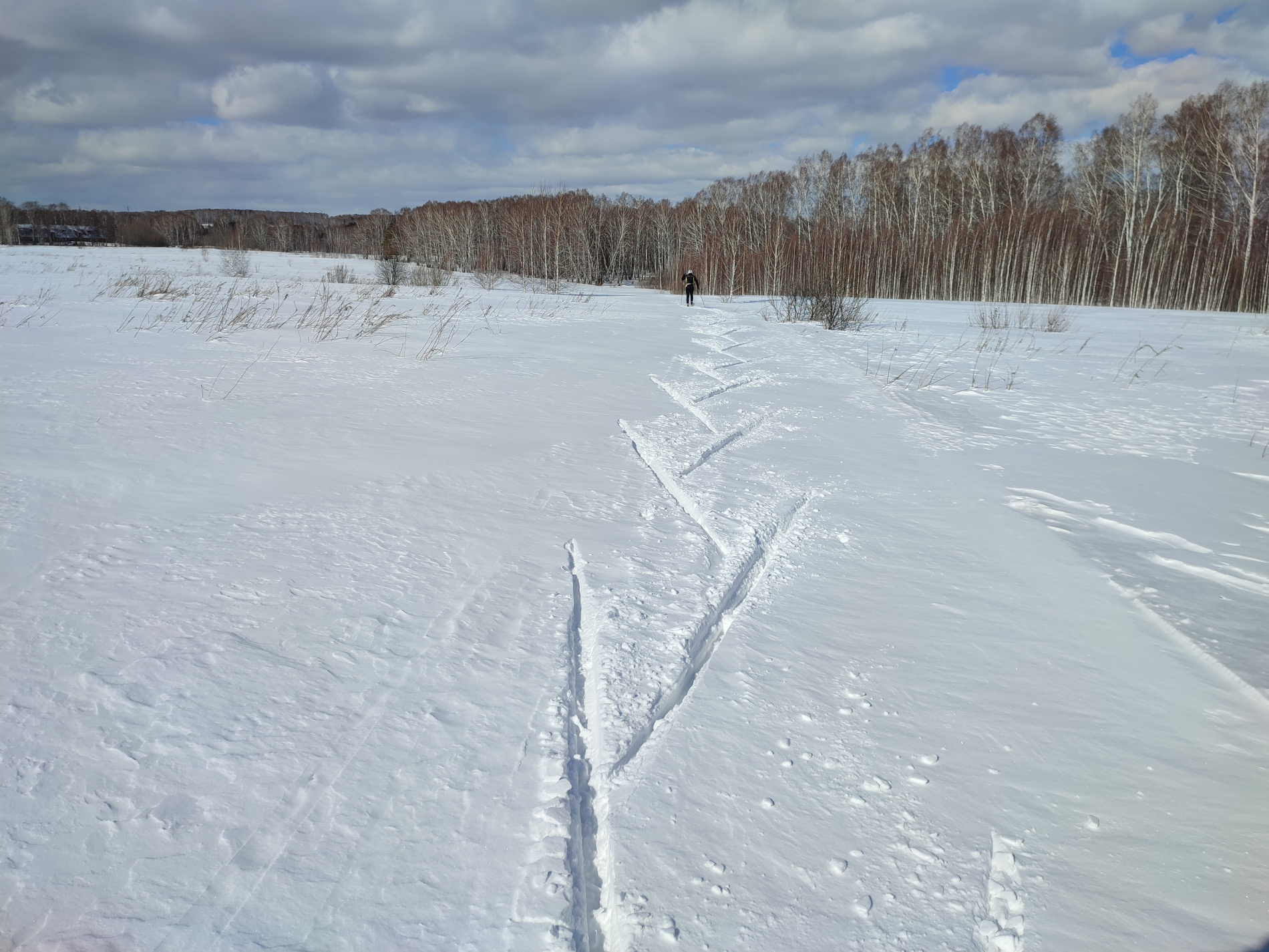 Фото: После снегопада лыжню порой заметает, но разве это когда то нас останавливало? 